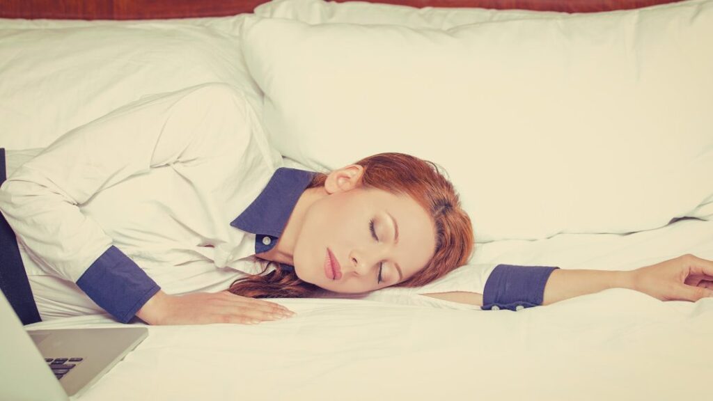 Comment Gérer la Fatigue Prémenstruelle: Comprendre et Surmonter l&rsquo;Épuisement Avant les Règles