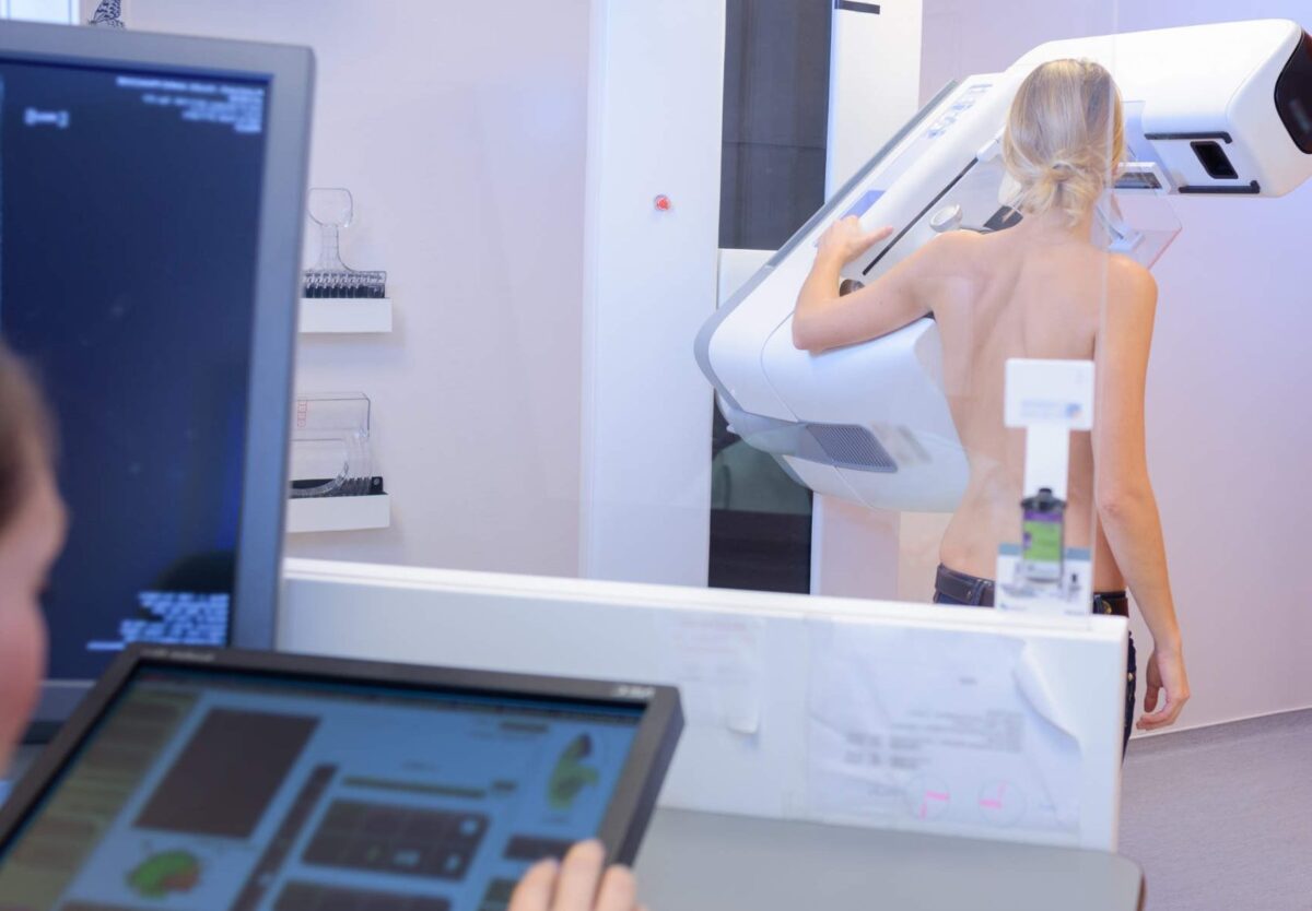 Radio mammographie : Votre guide complet pour comprendre l’examen essentiel à la détection précoce du cancer du sein