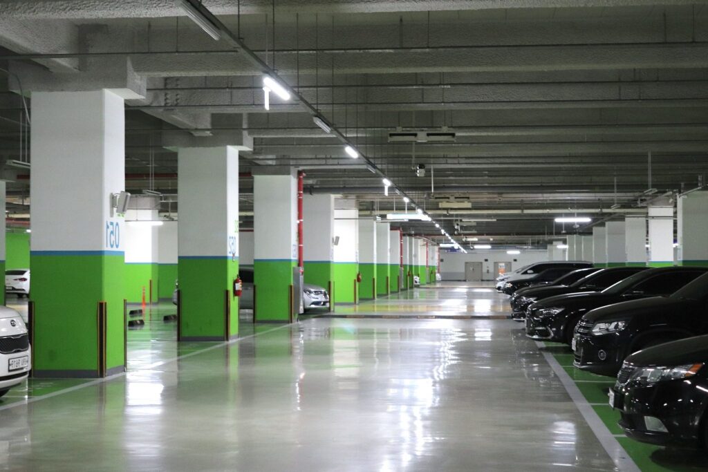 Trouver une place de stationnement à la Clinique Ambroise Paré de Neuilly : Guide pratique et astuces