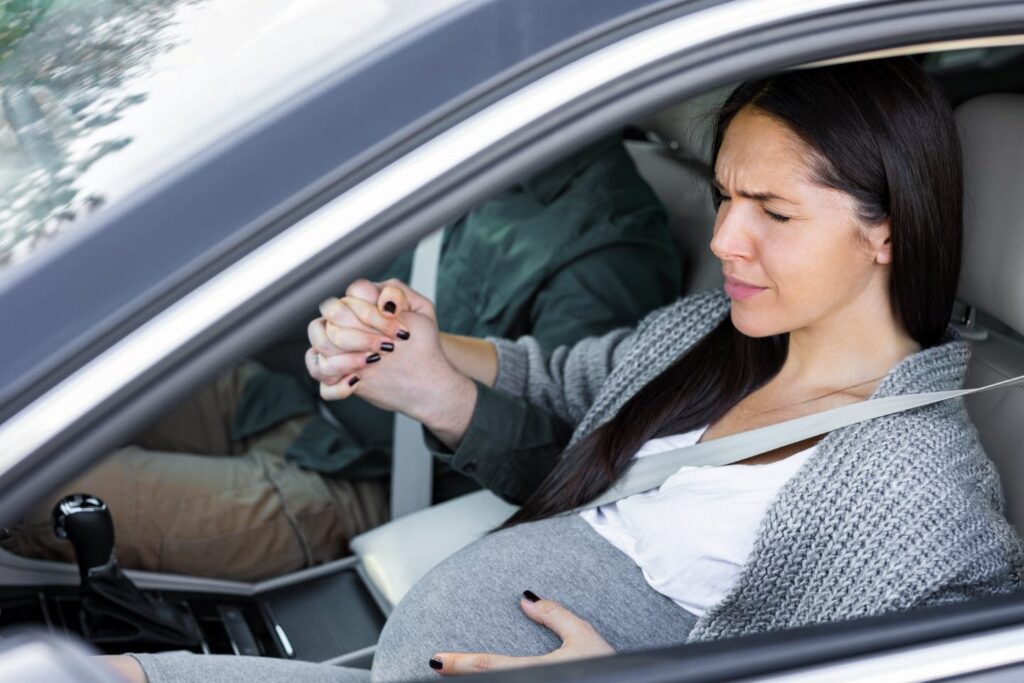 Contractions Douloureuses et Irrégulières: Que Faire Lorsque les Douleurs Perdurent Depuis 3 Jours ?