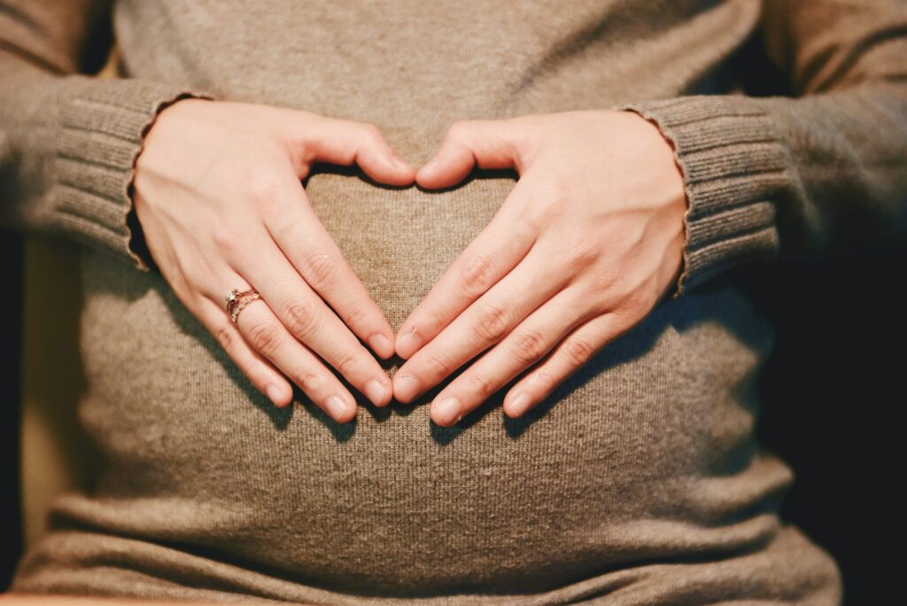 Le massage prénatal : un moment de détente pour les futures mamans ?