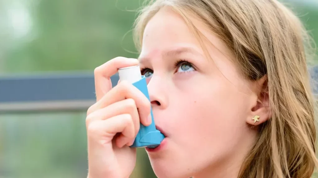 Pourquoi votre respiration siffle-t-elle et que faire à ce sujet ?