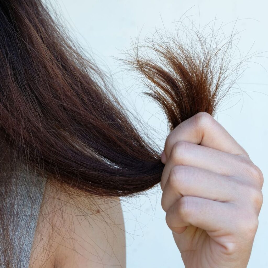 Comment se débarrasser des cheveux poisseux ?