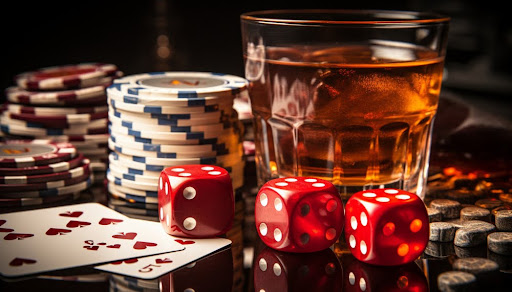 jetons dés et whisky