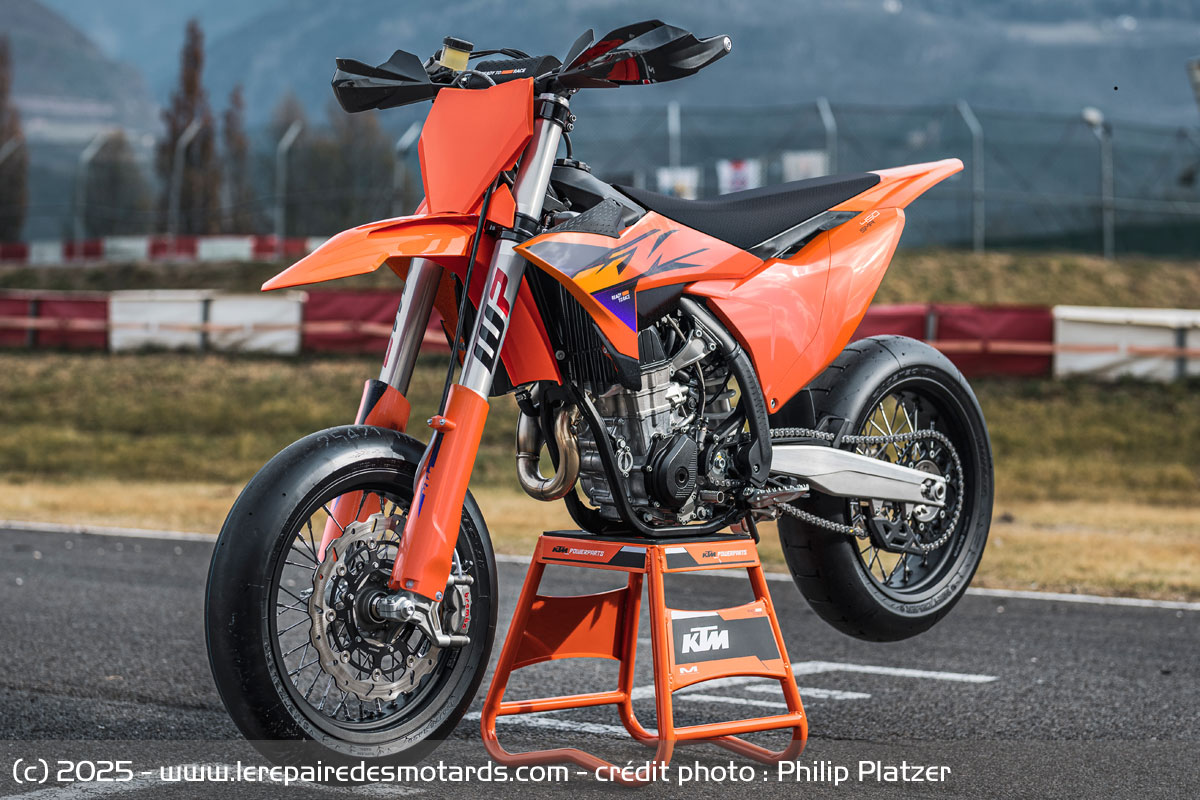 Illustration pour supermotard