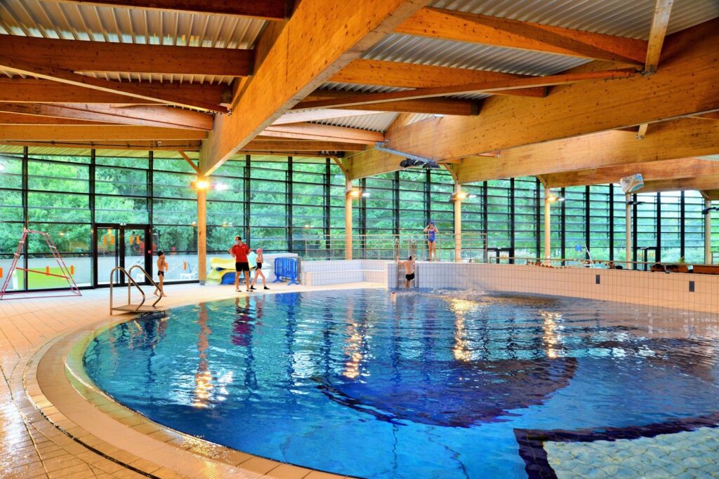 Piscine Gayeulles à Rennes avec bassin de natation et espace aqualudique