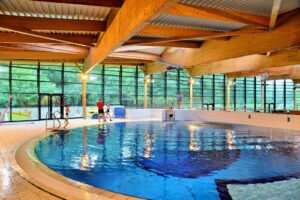 Piscine Gayeulles à Rennes avec bassin de natation et espace aqualudique