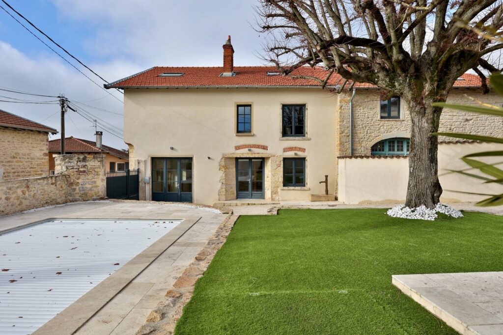 Maison familiale à vendre avec jardin, dans le cadre d'une vente rapide après divorce